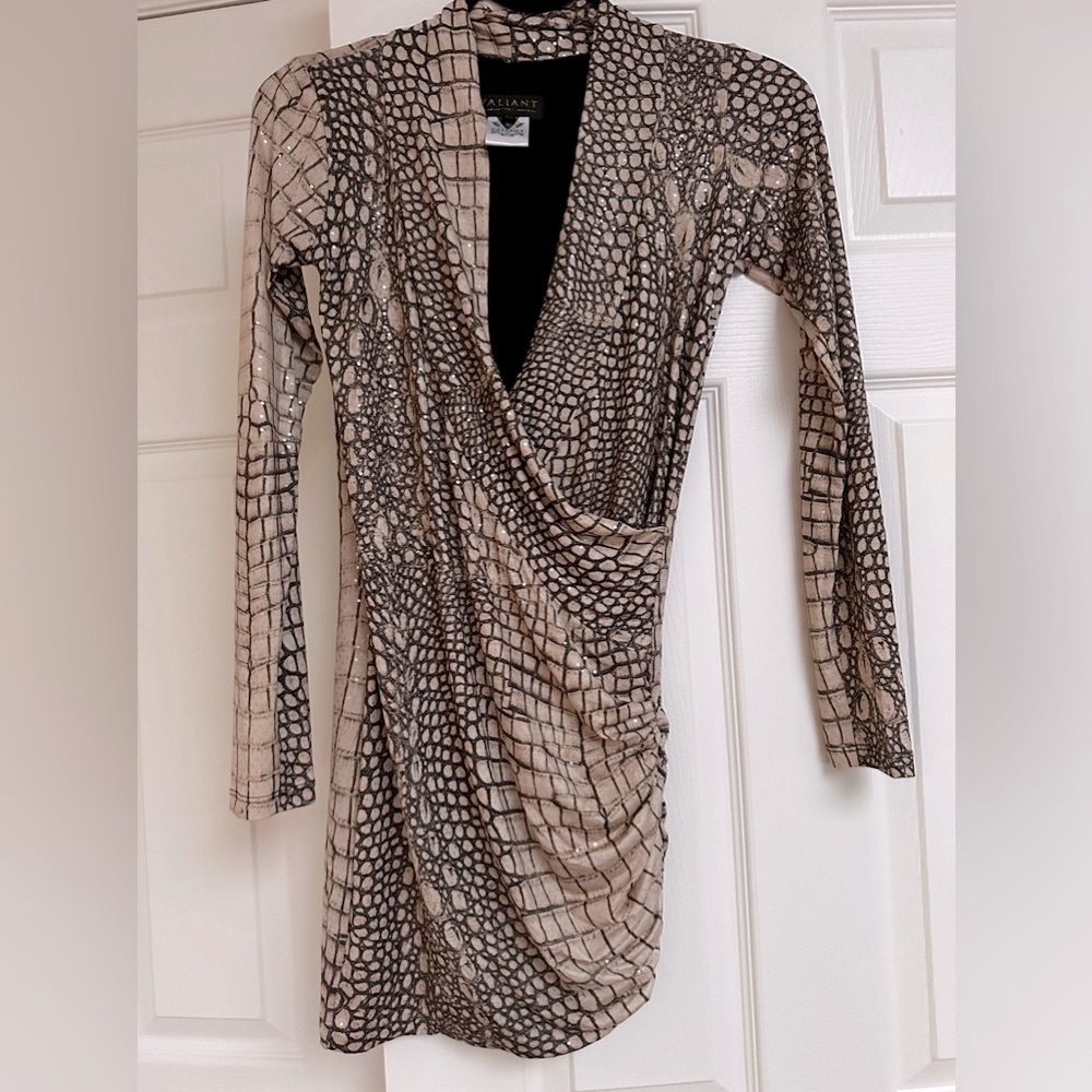 NEW without tags Valiant dress size XS Stunning dress
